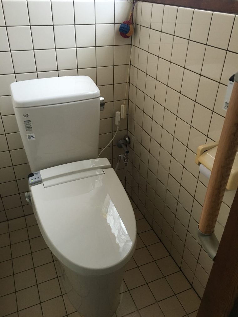 20190701_086 便器交換、トイレ内給水管一部移設 福岡県福岡市早良区:施工実績