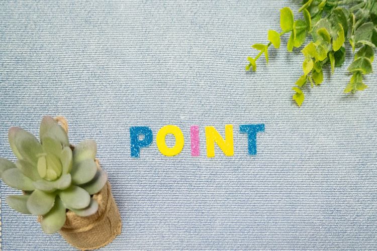 POINTの文字と植物が並んだ写真