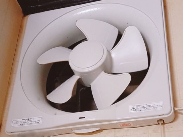 キッチンにある換気扇の掃除方法を紹介！また、汚れの付着を予防する方法も解説:イメージ