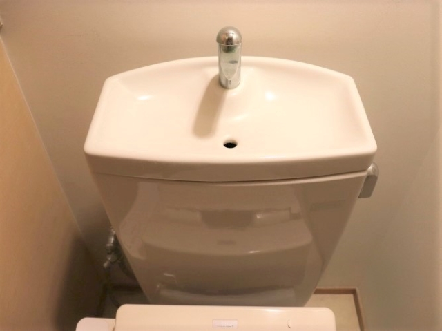 トイレタンクの水漏れ修理料金は？水漏れの原因・費用相場まとめ:イメージ
