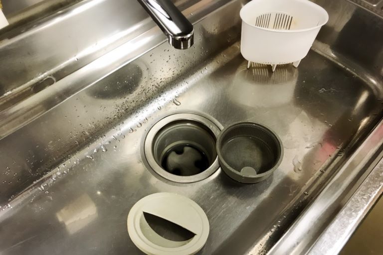 つまりや臭いに効く！キッチンの排水トラップの掃除方法をプロが紹介:イメージ
