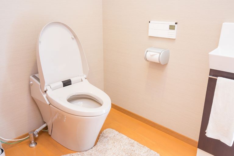 トイレの床の掃除方法｜原因を知って簡単に汚れを落とすコツを紹介:イメージ