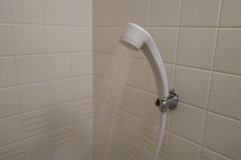 シャワーのお湯が出ないときの原因は？対処法と修理費用を紹介！:イメージ