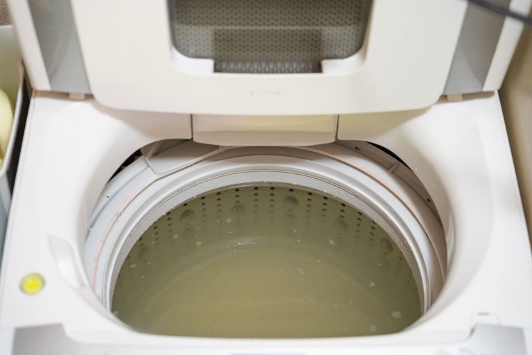 洗濯機からの水漏れは何が原因？洗濯パンのオーバーフロー対処法と予防法:イメージ