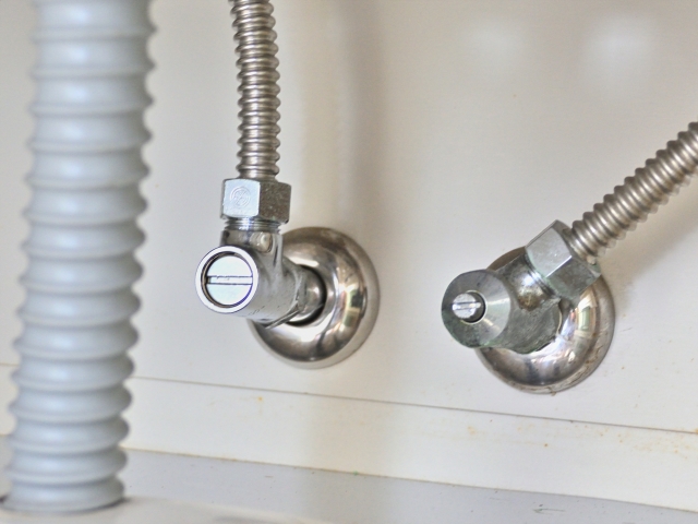 【プロが解説】水道の元栓を閉めても水が出る！止まらない原因と緊急時の対処法:イメージ