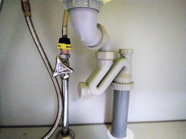 キッチンの排水管の外し方｜自分で外せる範囲と掃除・戻し方の注意点:イメージ